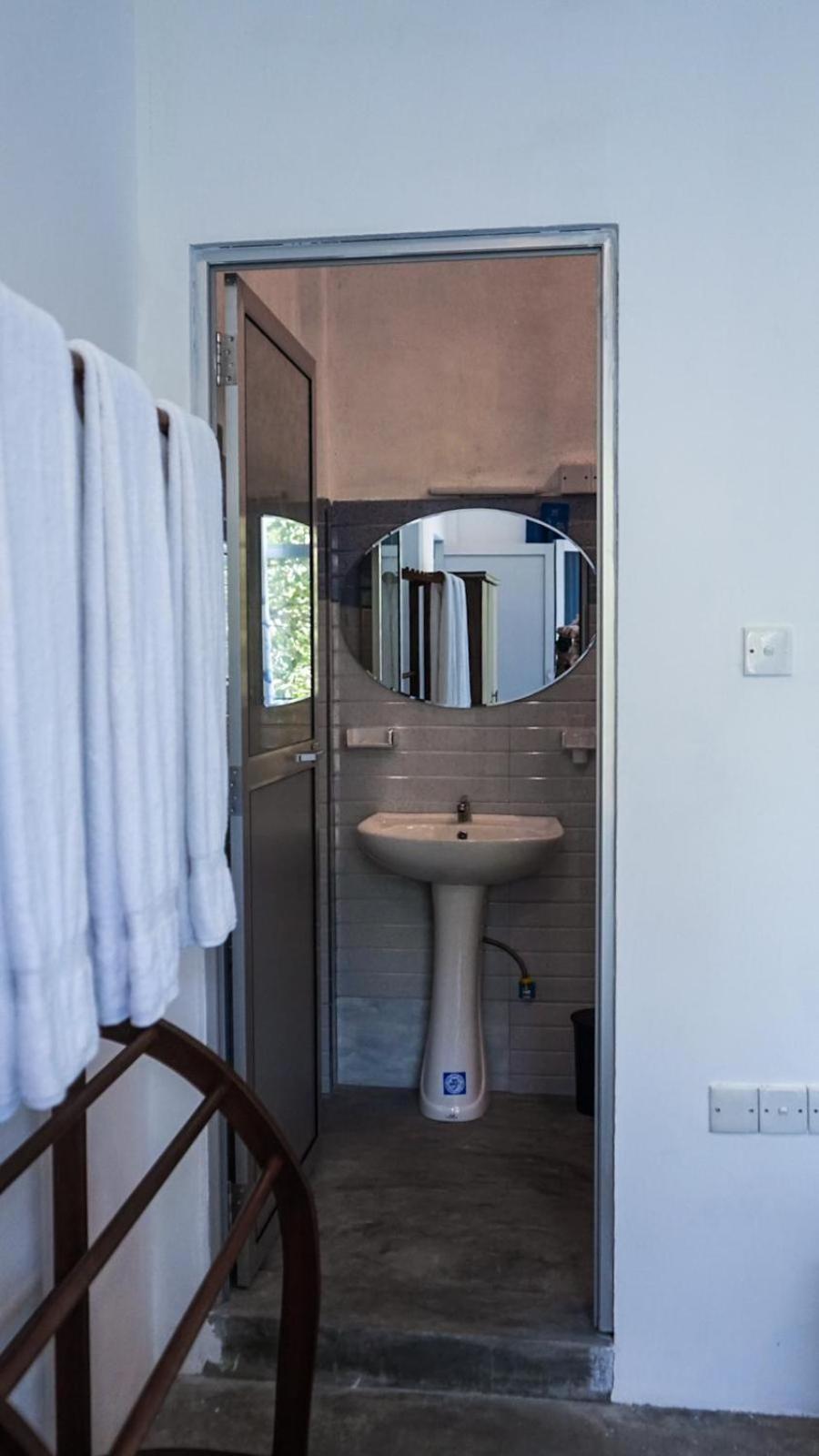 Appartement Painkiller Hiriketiya à Dikwella Extérieur photo